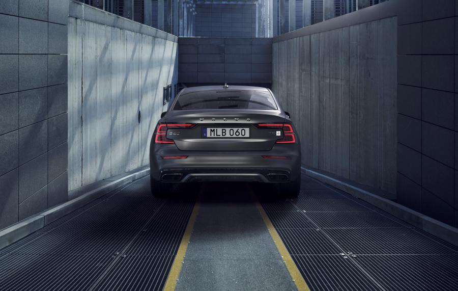  Volvo S60 Polestar Engineered 2018 года  (WW) (фото 16 из 27)